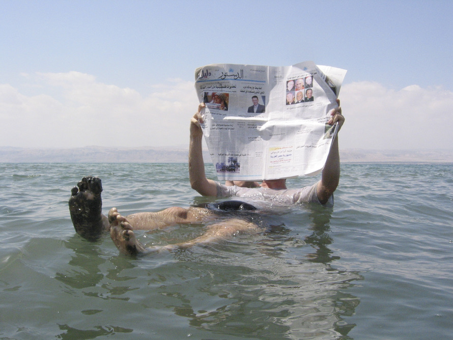 376599